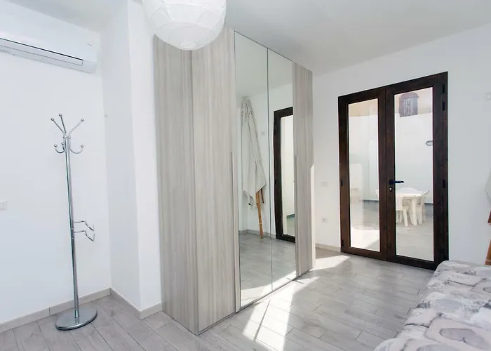 Sunshine Luxury Seafront House - S'arena Scoada